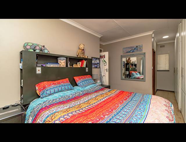 3 BEDROOM FREEHOLD FOR SALE IN HIGHWAY GARDENS